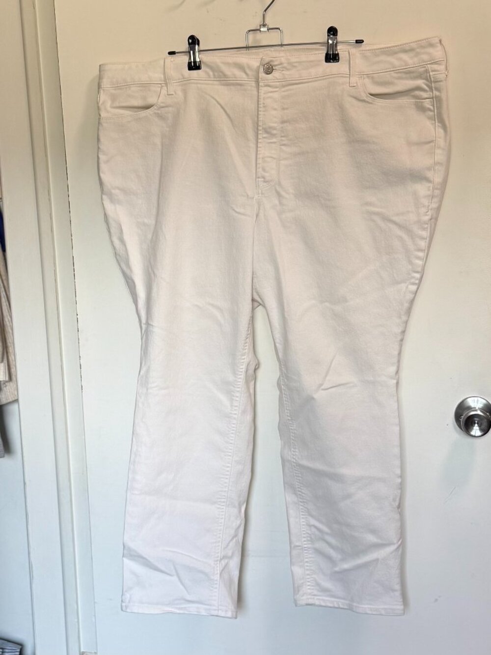 Old Navy Wow Straitght High RiseJeans, White, Size 22 Short, Excellent Condition